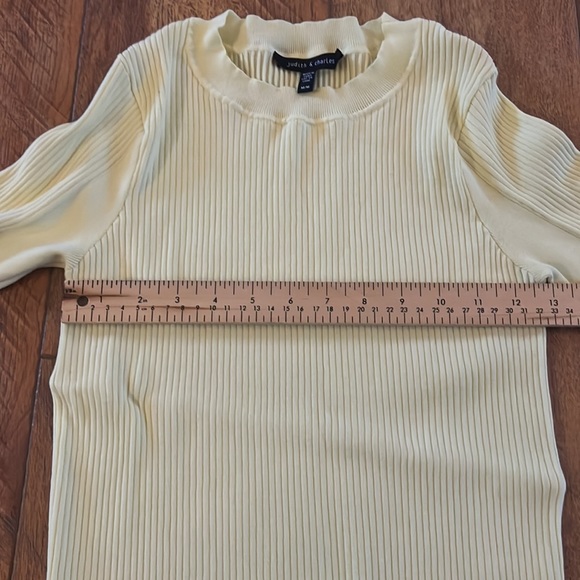 Judith & Charles Yellow Short Sleeve Ribbed Sweater Medium - Picture 4 of 11